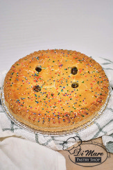 Sprinkles top our Mince Pie making it festive for any occasion.