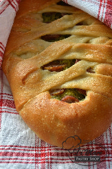 Cut into our rich stuffed bread and you&rsquo;ll find mouth-watering sausage, egg and spinach. Yum!