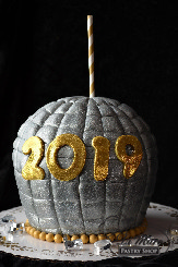Impress your New Year&rsquo;s guests with this impressive fondant cake.
