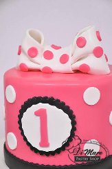 Fondant Minnie Mouse First Birthday Cake