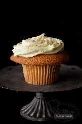 Just right for the Winter season, a dash of ginger spice with the touch of sweetness. Our delicious Ginger Spice cupcake.