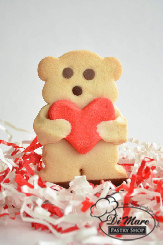 What a better way to surprise the ones you love than with an adorable bear holding a heart!