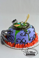 For all the ghouls and goblins out there that also might enjoy some sweets- a buttercream cake decorated like a Witch&rsquo;s cauldron.