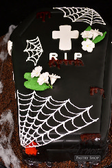 These creepy cakes are sure to delight your guests! They come in many fun designs.
