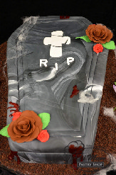 These creepy cakes are sure to delight your guests! They come in many fun designs.