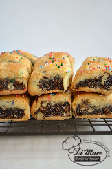 A soft cookie outside and fig filling, an Italian Christmas classic.