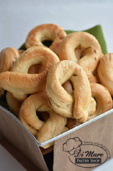 Hearty and crispy, give our tasty Fennel Knots a try!