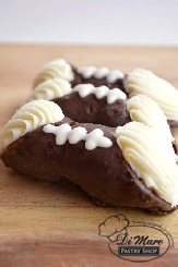 Football cannolis make a great treat for the dessert table at your football viewing.