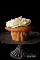 Just right for the Winter season, a dash of ginger spice with the touch of sweetness. Our delicious Ginger Spice cupcake.