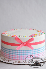 A sweet and simple Easter Cake, a great decoration from your Easter dessert table.