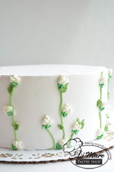 A darling whipped cream decoration accentuating the side of the cake.
