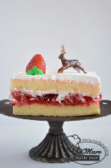 Light vanilla cake, strawberries and whipped cream come together for our Strawberry Shortcake pastry, a reindeer adds a little winter delight.